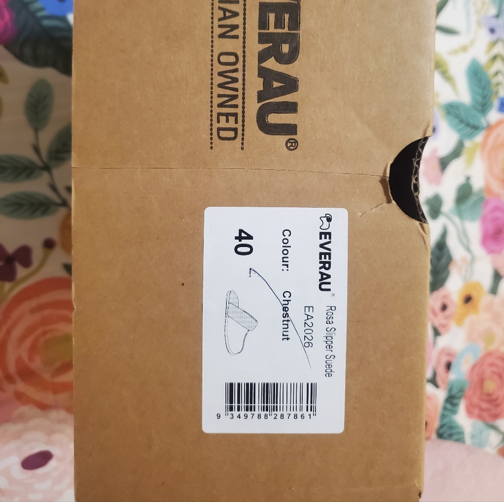 New UGG Slippers - Picture 8 of 8